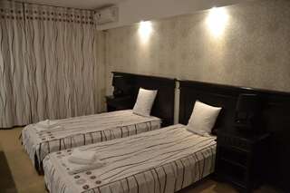 Отель Hotel Condor Дробета-Турну- Севери Двухместный номер с 1 кроватью или 2 отдельными кроватями-6