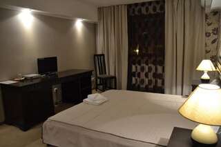 Отель Hotel Condor Дробета-Турну- Севери Двухместный номер с 1 кроватью или 2 отдельными кроватями-15